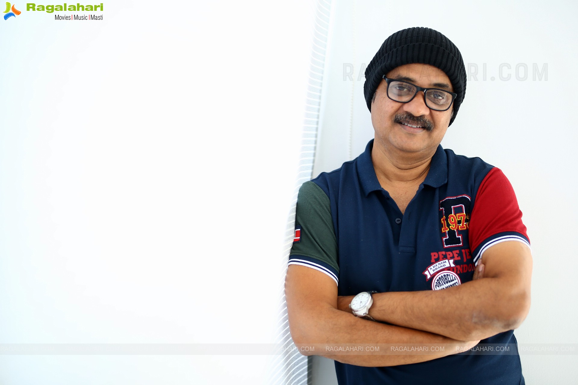 Director Srinivasa Raju at Thaggede Le Movie Interview, HD Photo Gallery