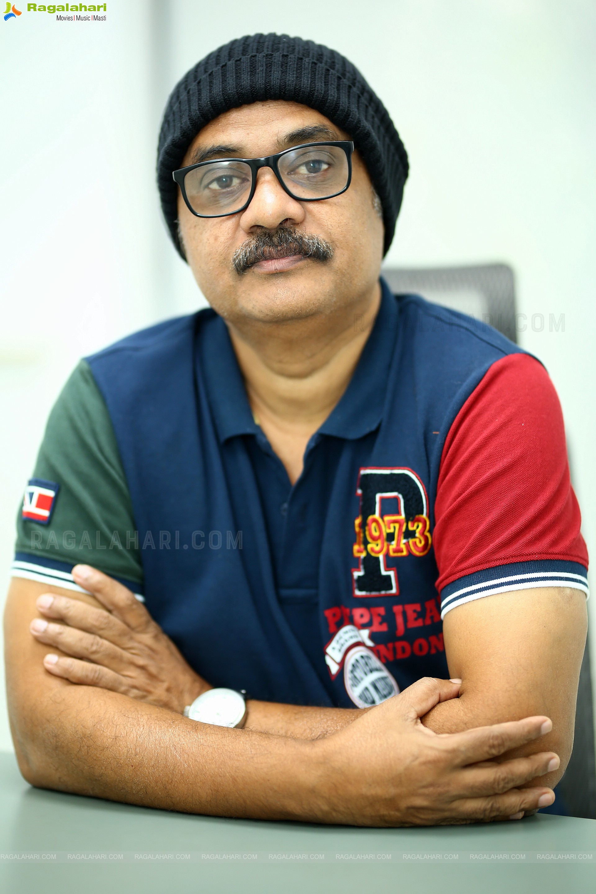 Director Srinivasa Raju at Thaggede Le Movie Interview, HD Photo Gallery
