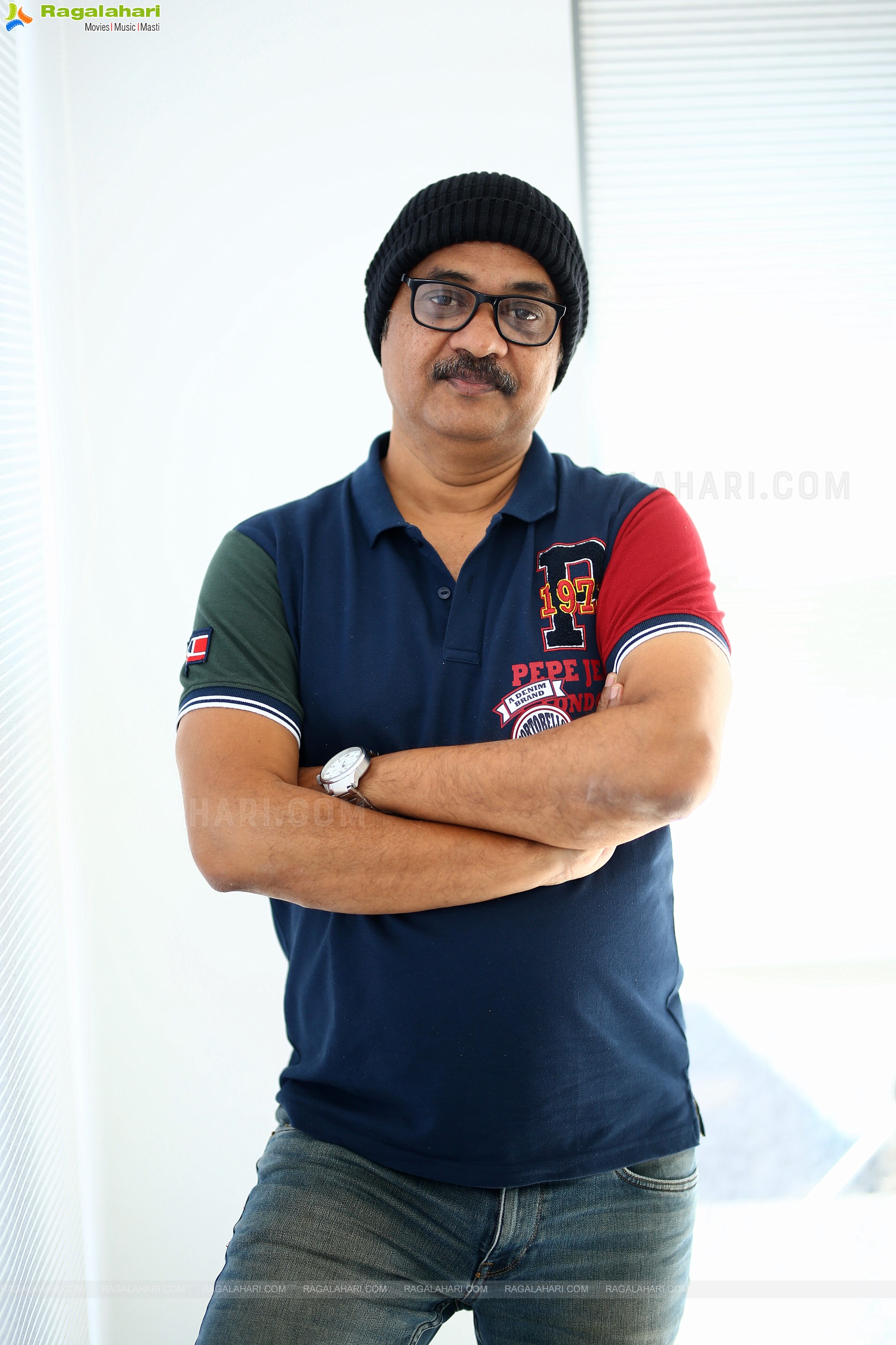 Director Srinivasa Raju at Thaggede Le Movie Interview, HD Photo Gallery