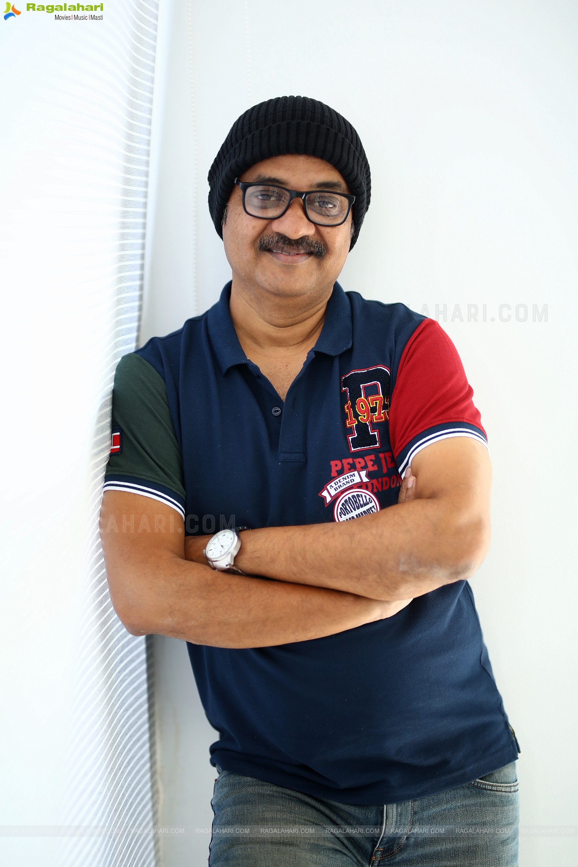 Director Srinivasa Raju at Thaggede Le Movie Interview, HD Photo Gallery