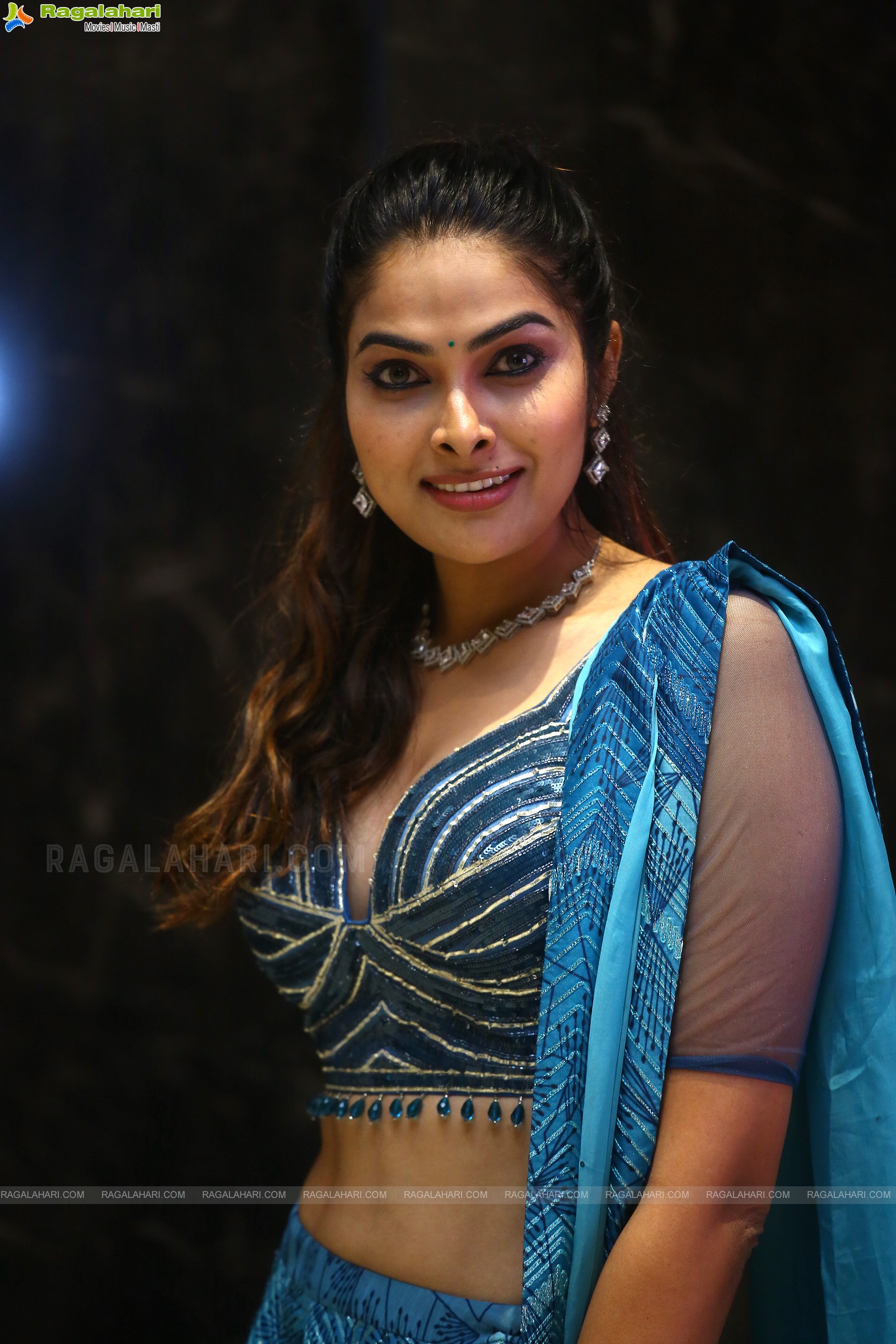 Divi Vadthya at Ginna Movie Pre-Release Event, HD Photo Gallery