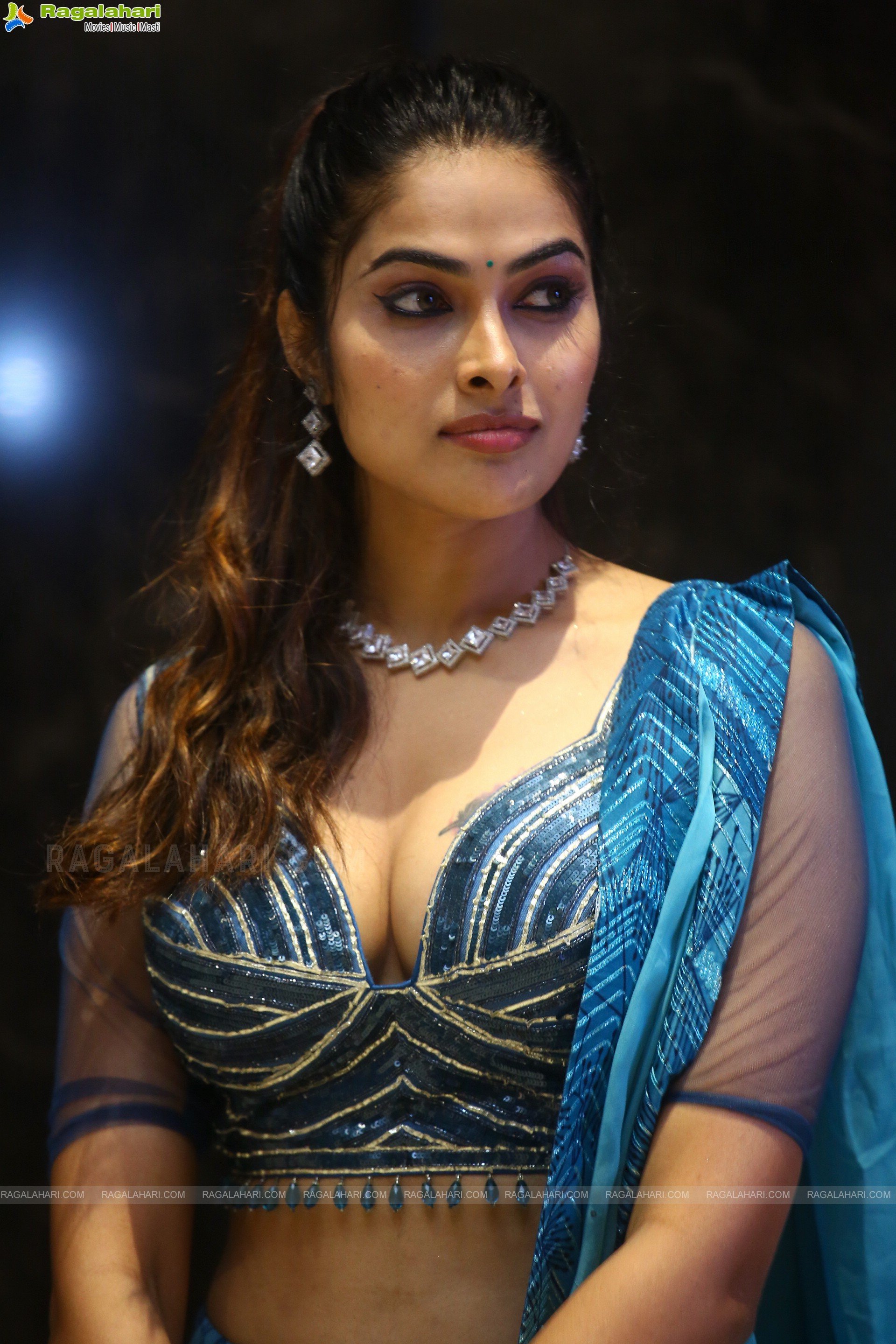 Divi Vadthya at Ginna Movie Pre-Release Event, HD Photo Gallery