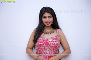 Divya Narni Poses With Jewellery