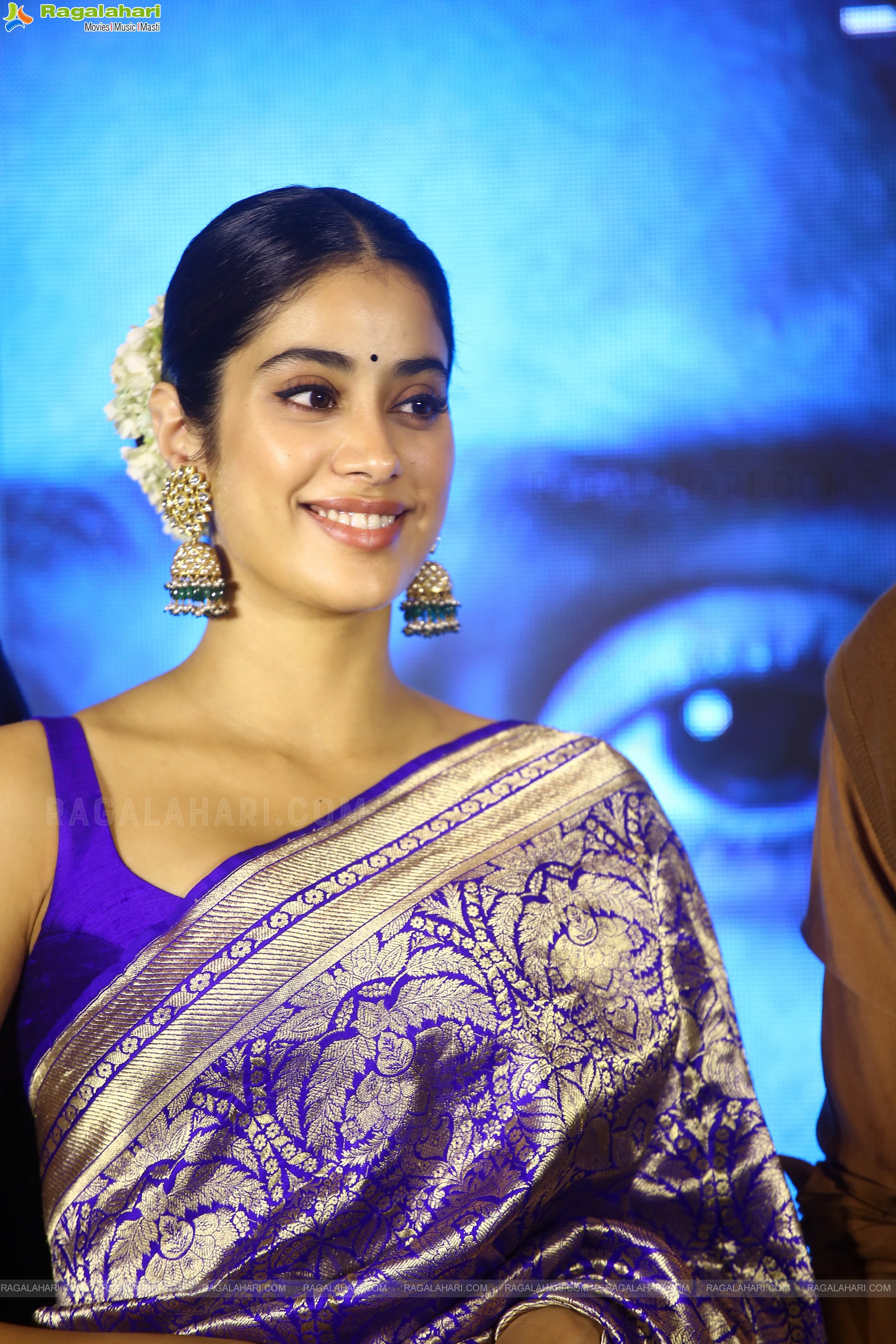 Janhavi Kapoor at Mili Press Meet, HD Photo Gallery