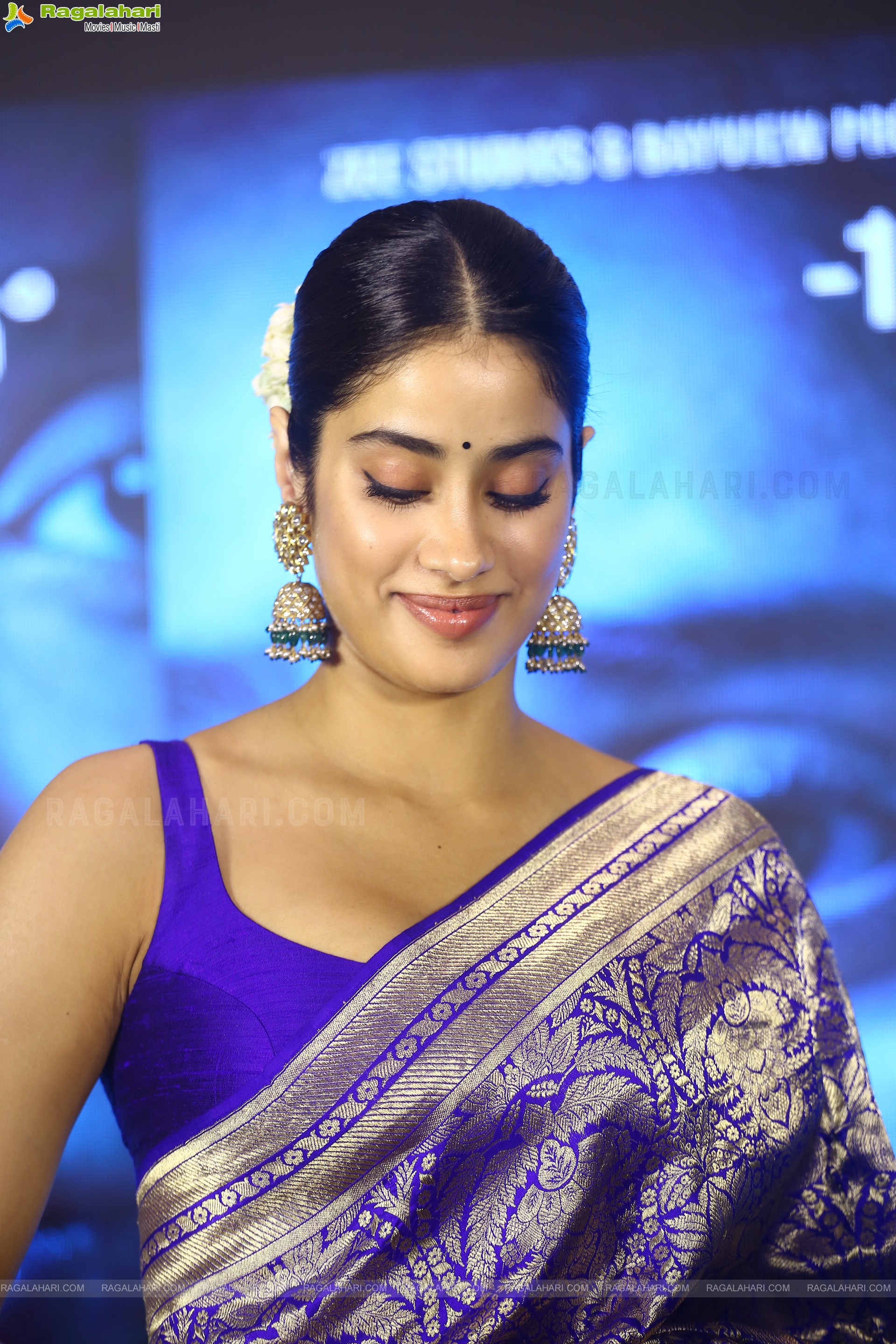 Janhavi Kapoor at Mili Press Meet, HD Photo Gallery