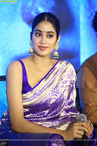 Janhavi Kapoor at Mili Press Meet