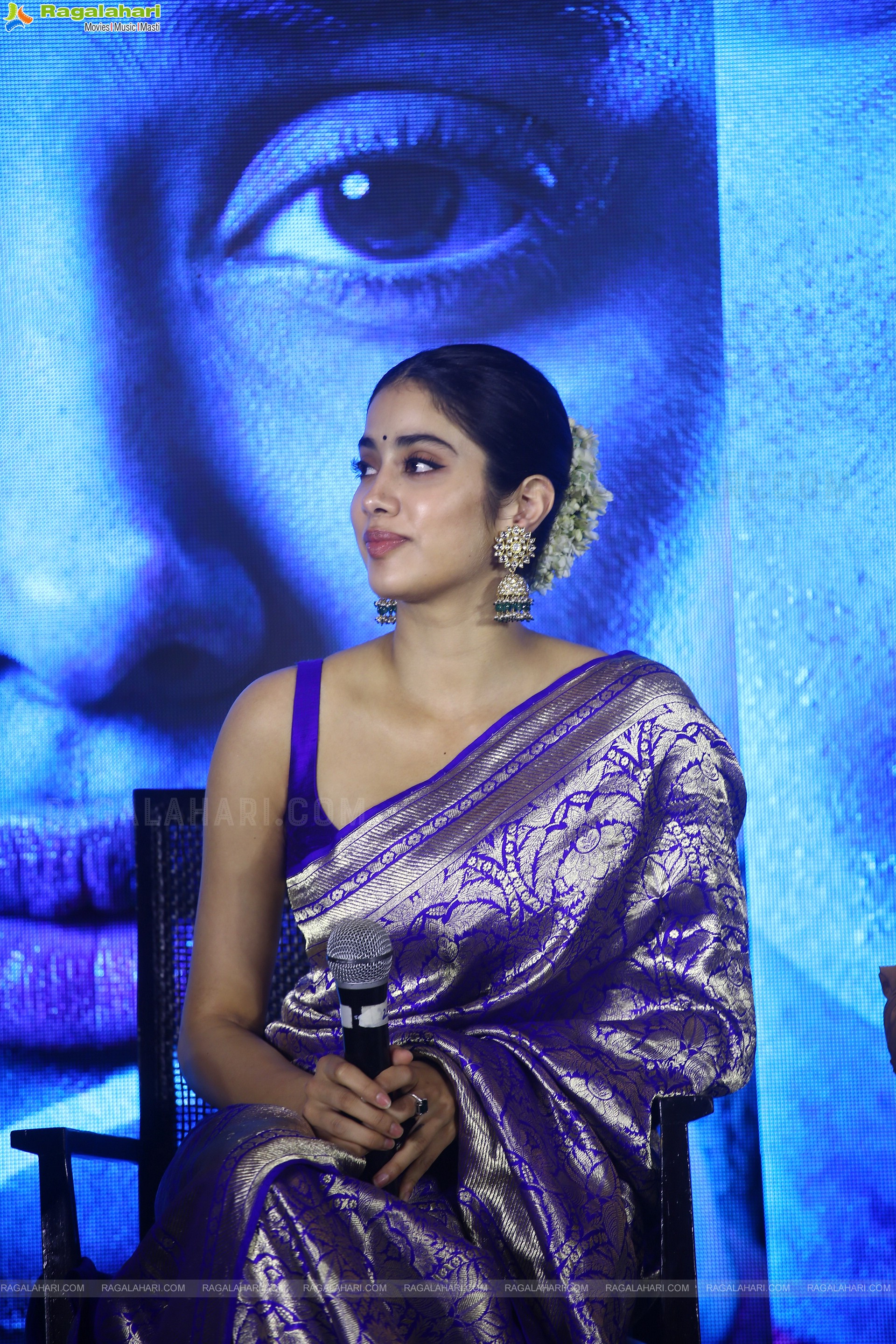 Janhavi Kapoor at Mili Press Meet, HD Photo Gallery