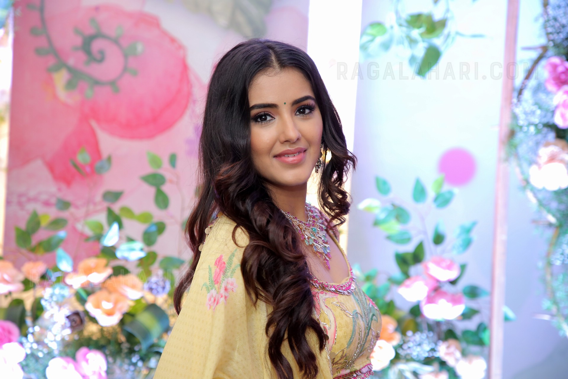 Malvika Sharma at Hi Life Brides Hyderabad October 2022, HD Photo Gallery