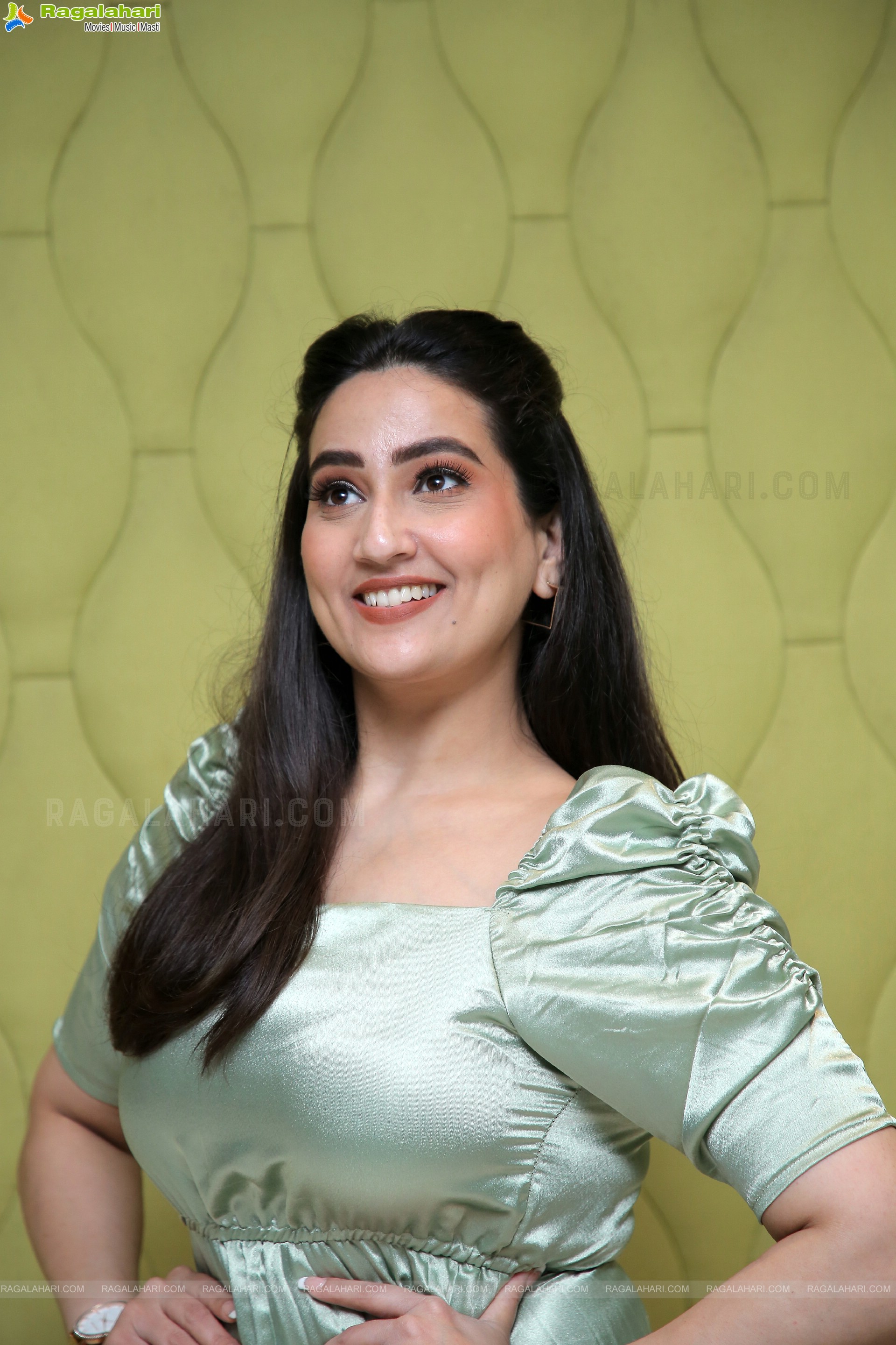 Anchor Manjusha in Mint Green Dress, HD Photo Gallery