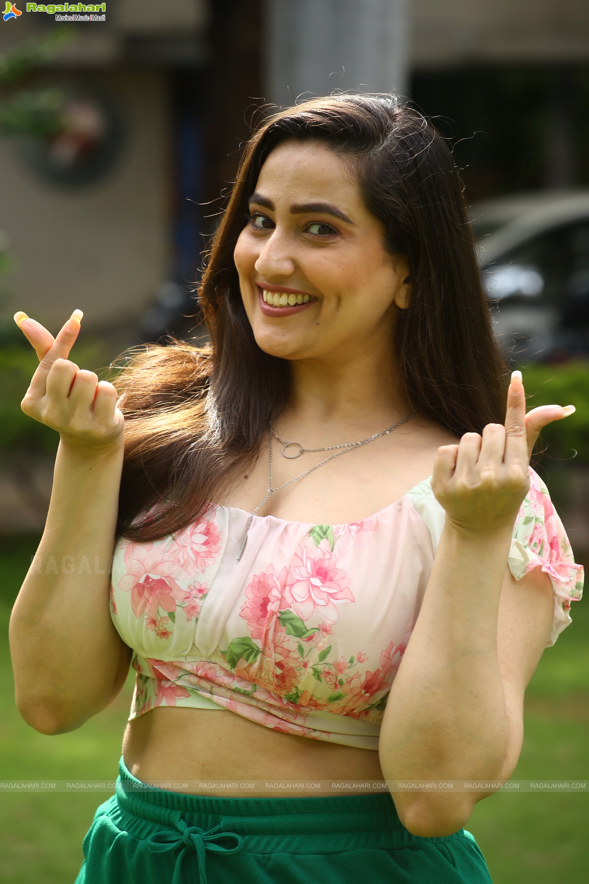 Anchor Manjusha Latest Gorgeous Stills, HD Photo Gallery