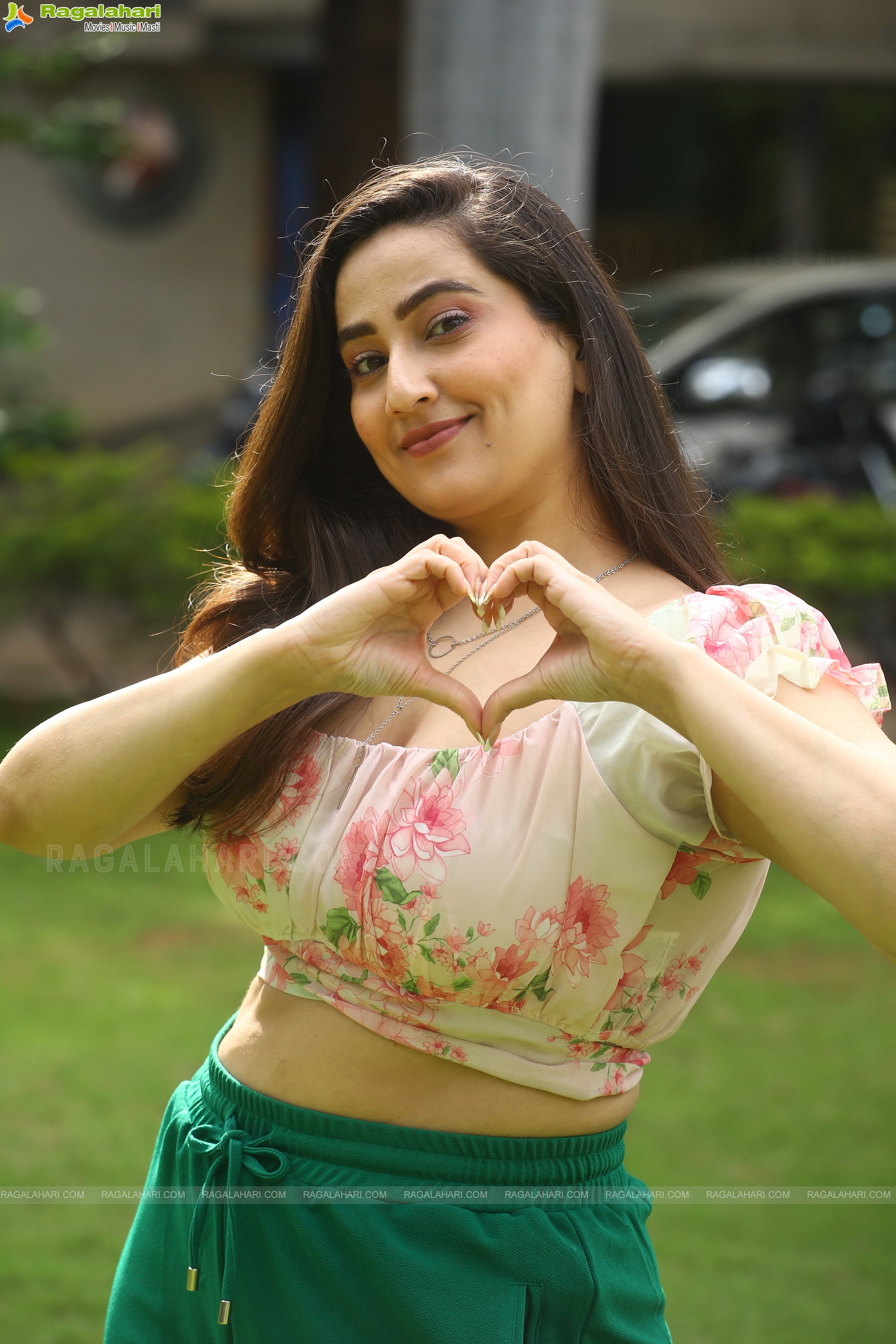 Anchor Manjusha Latest Gorgeous Stills, HD Photo Gallery