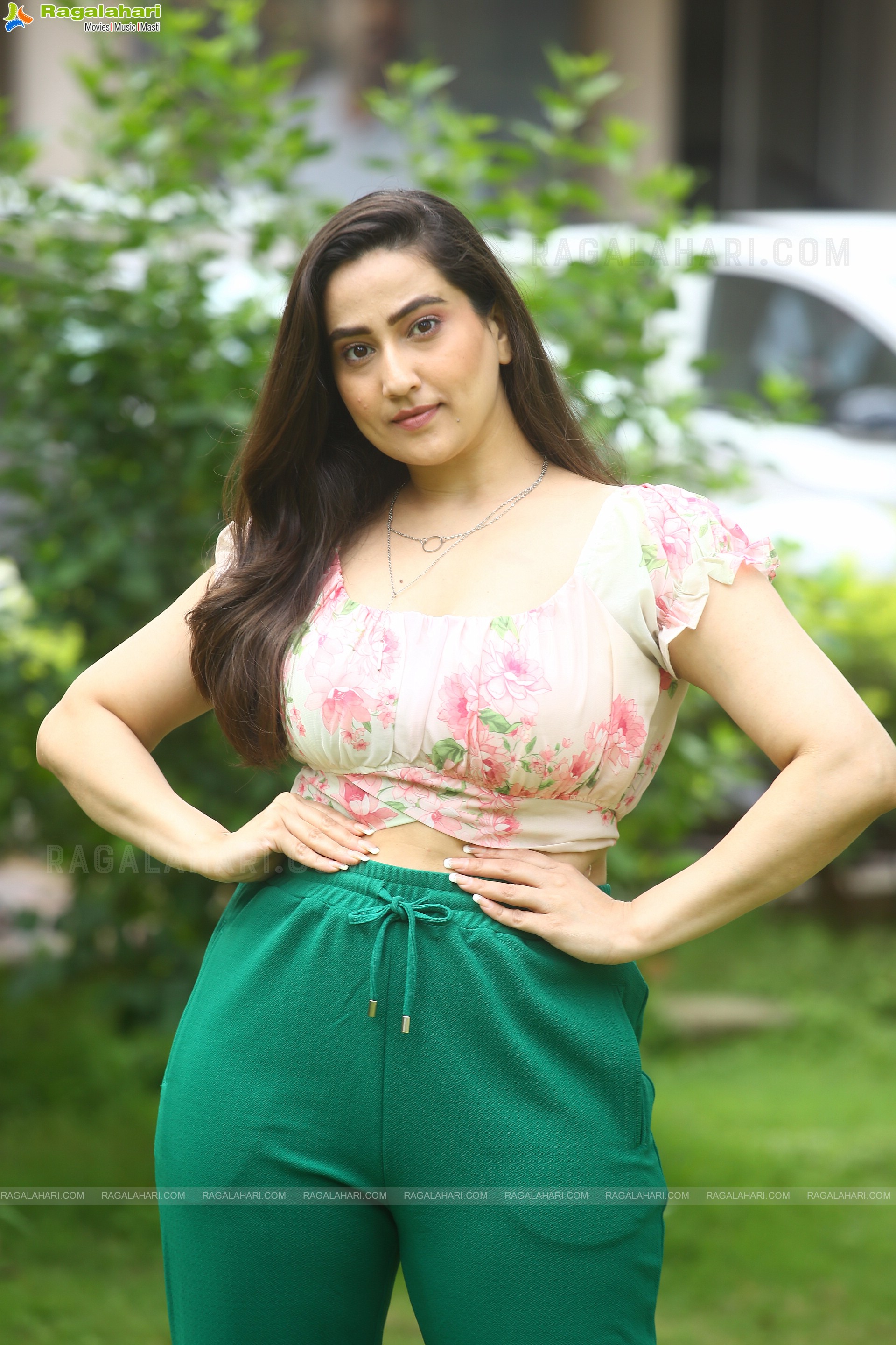 Anchor Manjusha Latest Gorgeous Stills, HD Photo Gallery