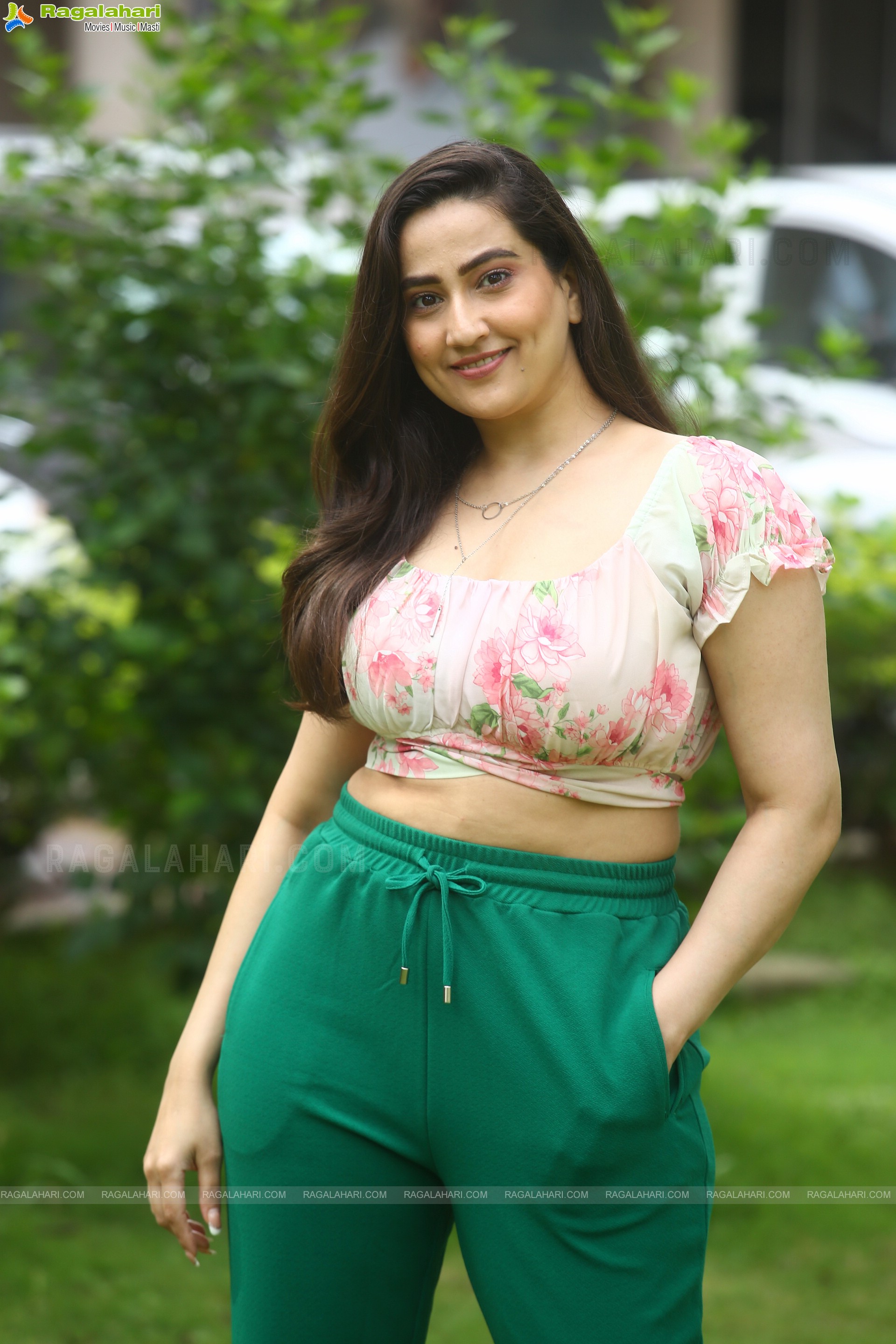 Anchor Manjusha Latest Gorgeous Stills, HD Photo Gallery