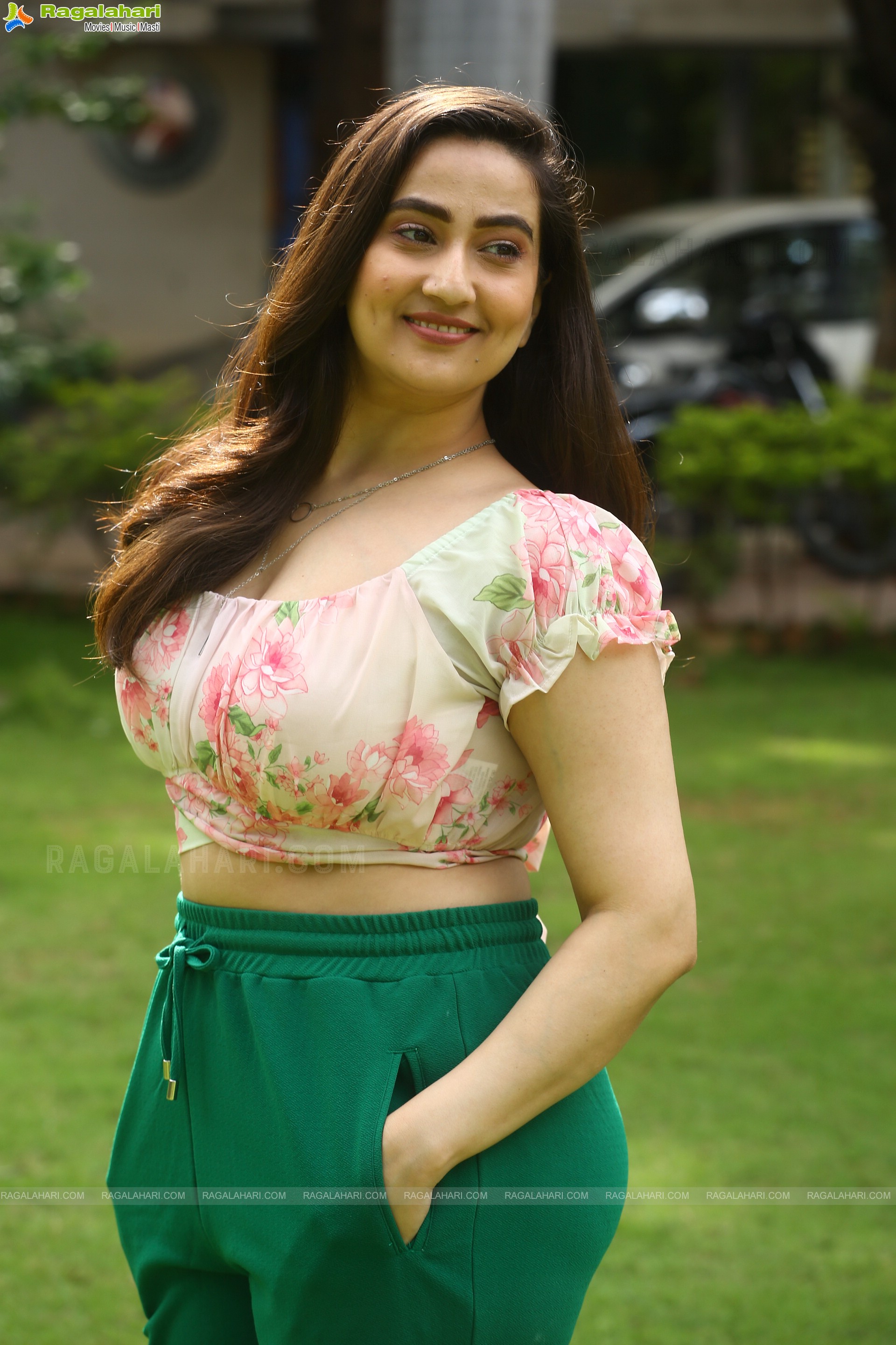 Anchor Manjusha Latest Gorgeous Stills, HD Photo Gallery