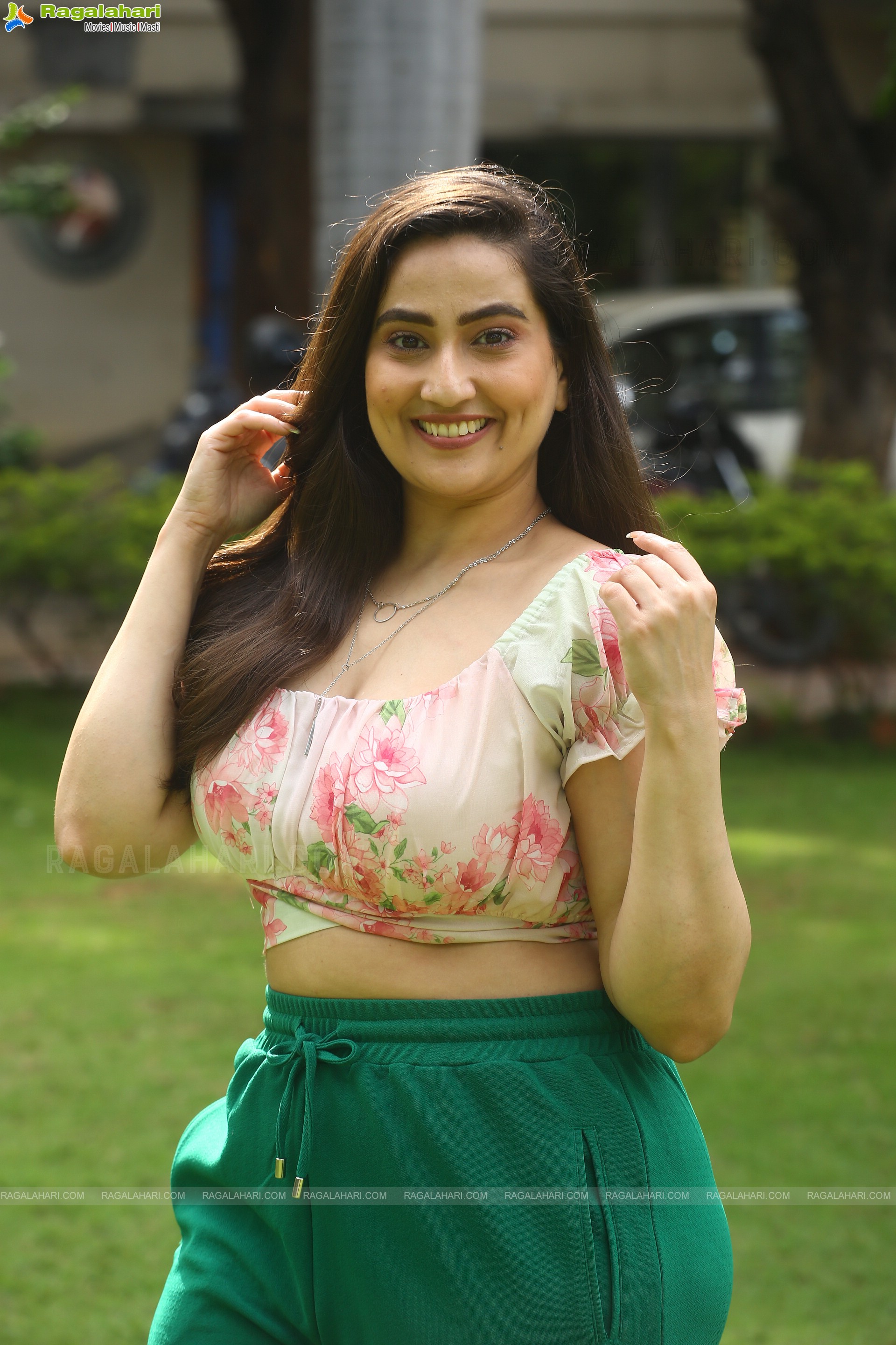 Anchor Manjusha Latest Gorgeous Stills, HD Photo Gallery