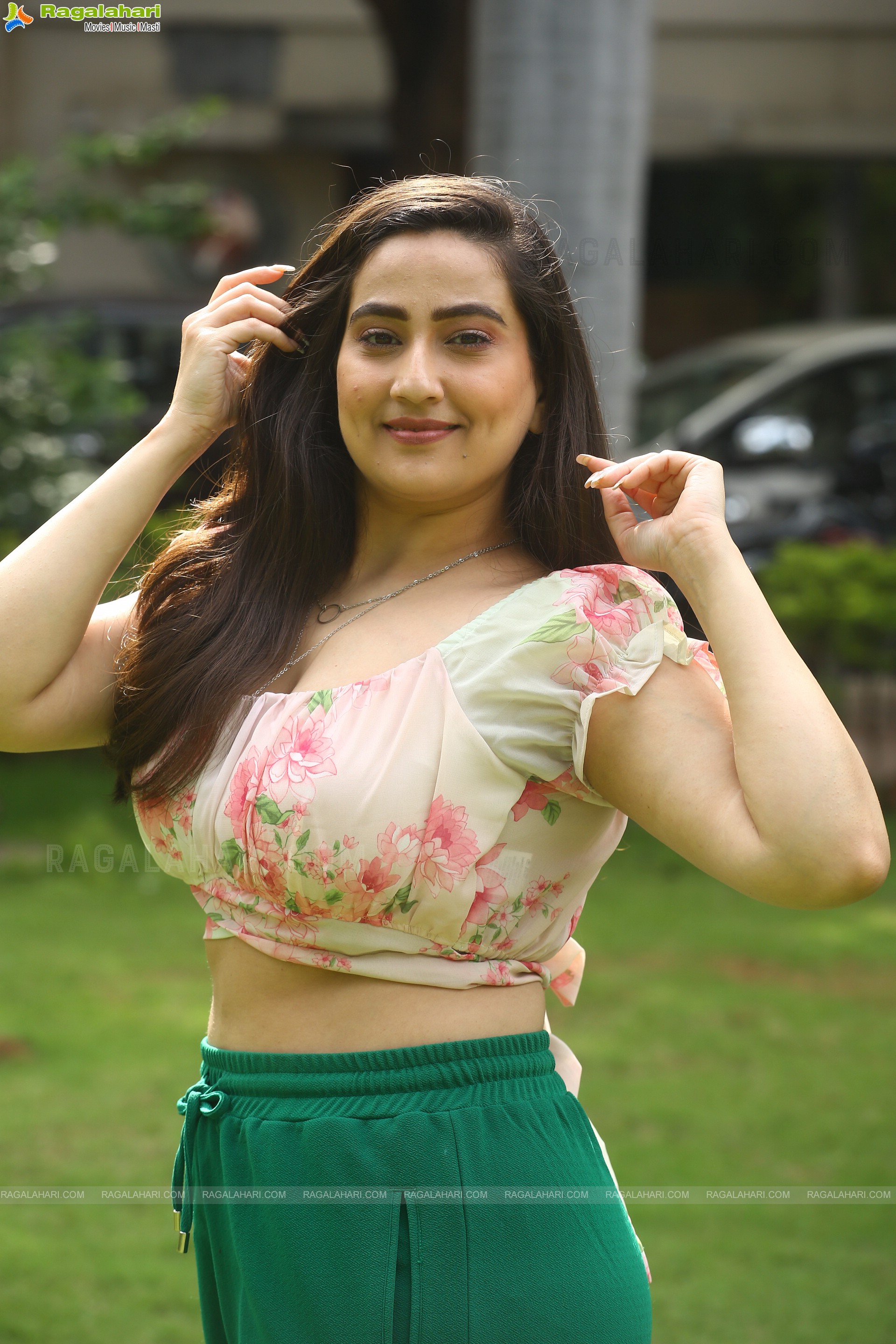 Anchor Manjusha Latest Gorgeous Stills, HD Photo Gallery