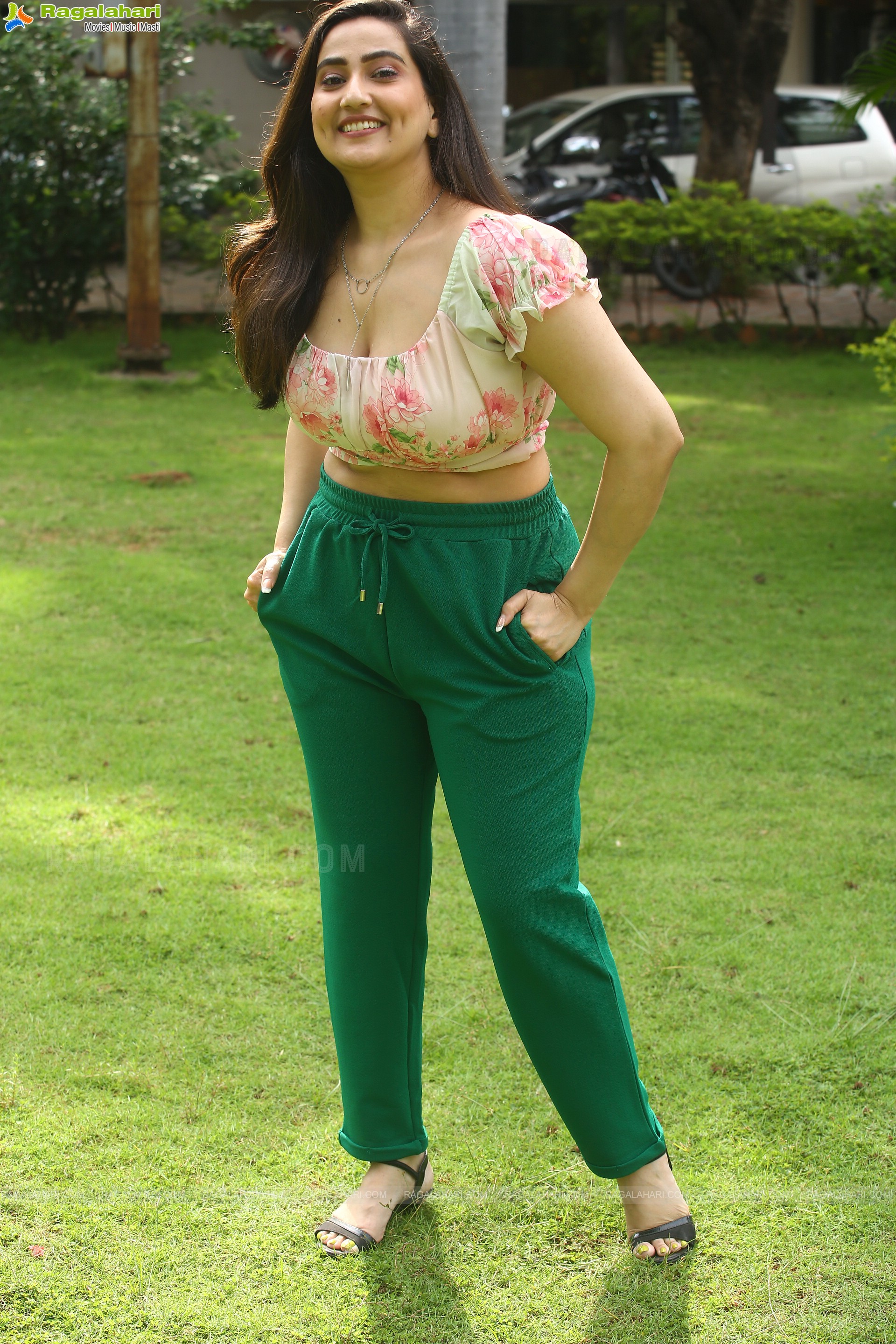 Anchor Manjusha Latest Gorgeous Stills, HD Photo Gallery