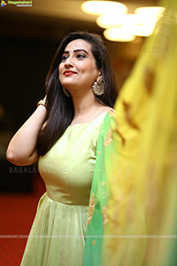 Anchor Manjusha at Sardar Pre-Release Event