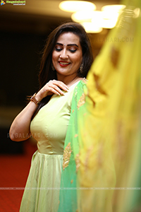 Anchor Manjusha at Sardar Pre-Release Event