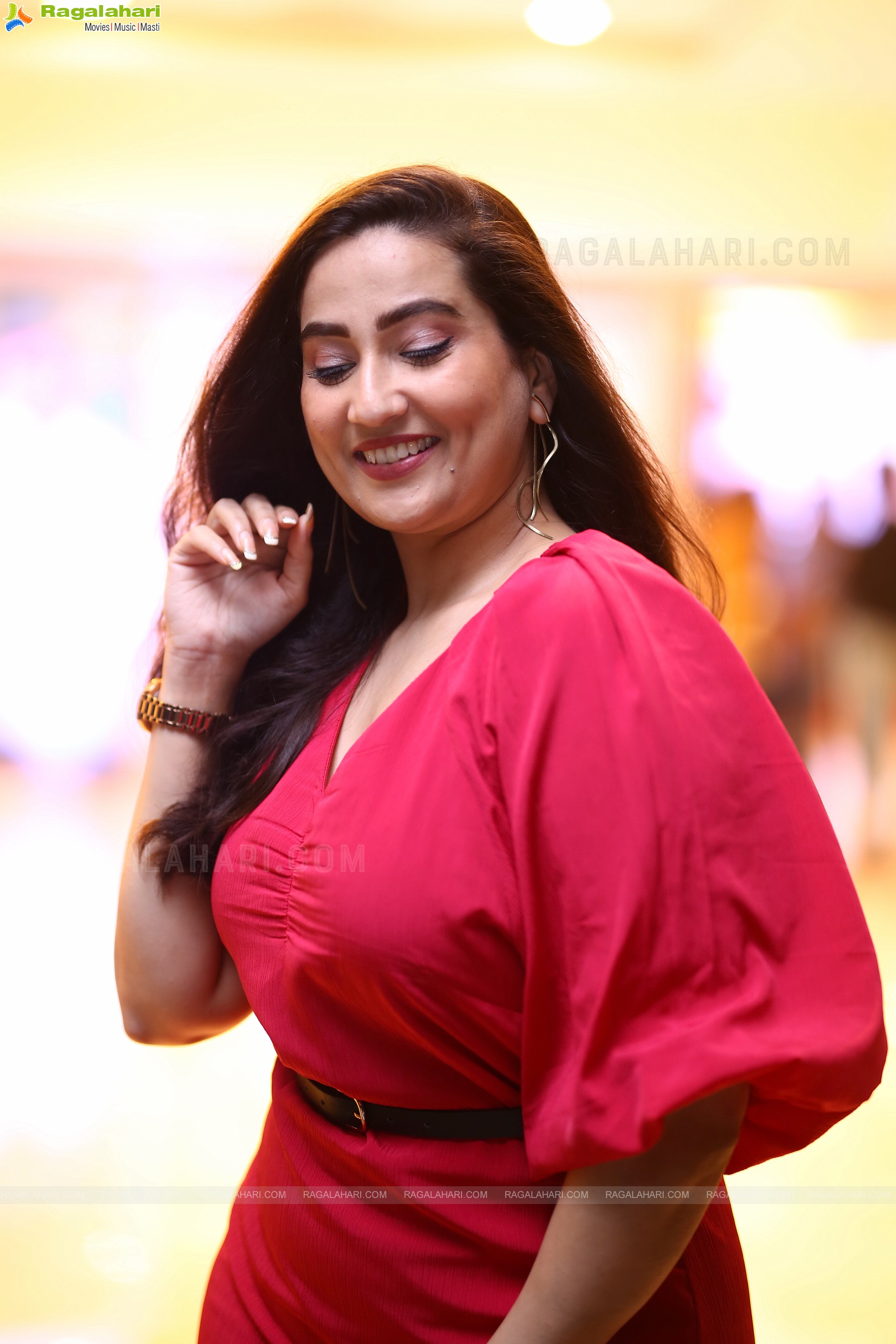 Anchor Manjusha at Urvasivo Rakshasivo Movie Press Meet, HD Photo Gallery