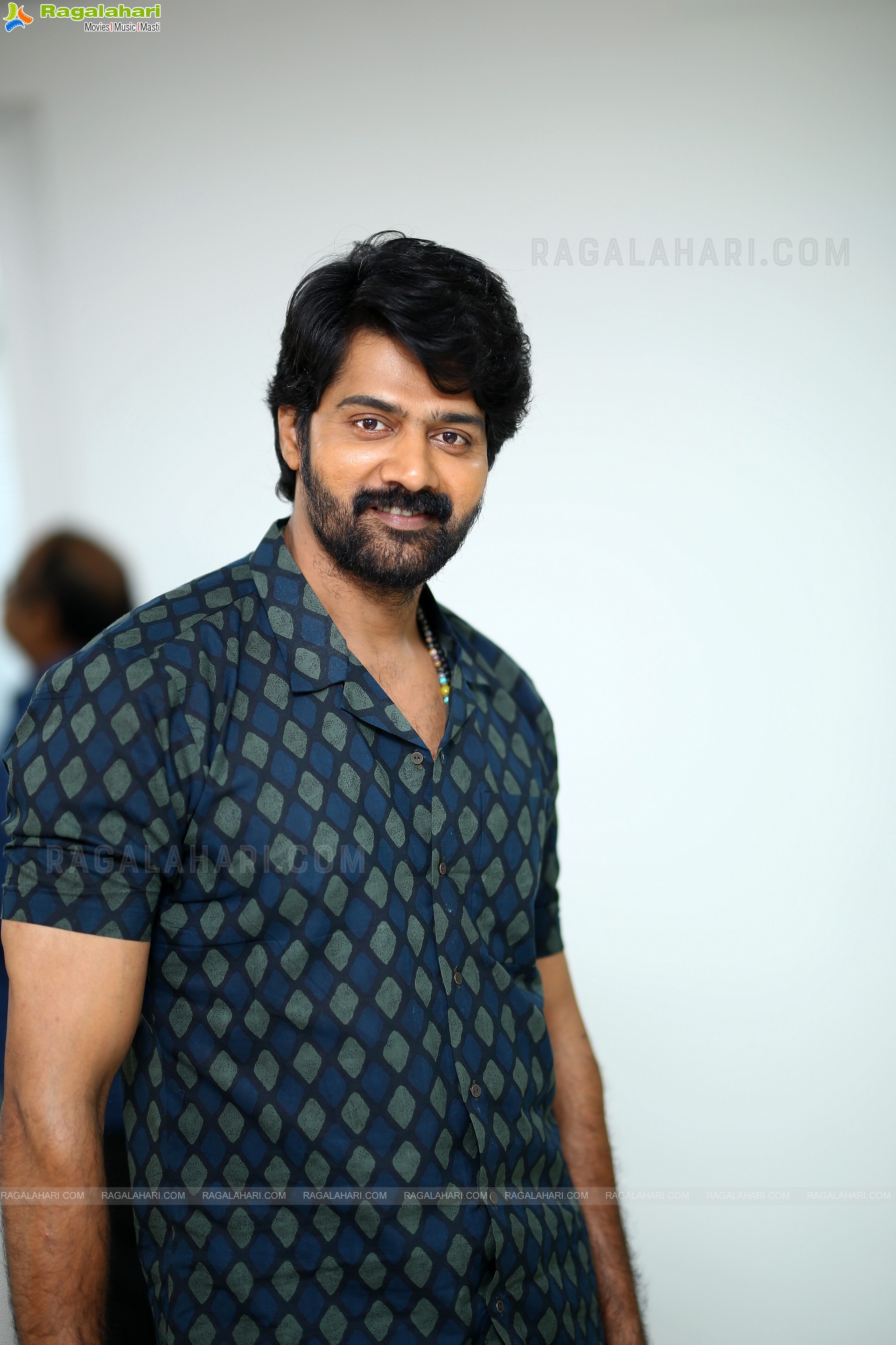 Naveen Chandra at Thaggedhe Le Movie Interview, HD Photo Gallery