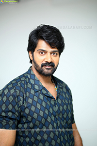 Naveen Chandra at Thaggedhe Le Movie Interview