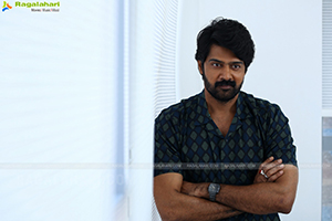 Naveen Chandra at Thaggedhe Le Movie Interview