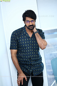 Naveen Chandra at Thaggedhe Le Movie Interview