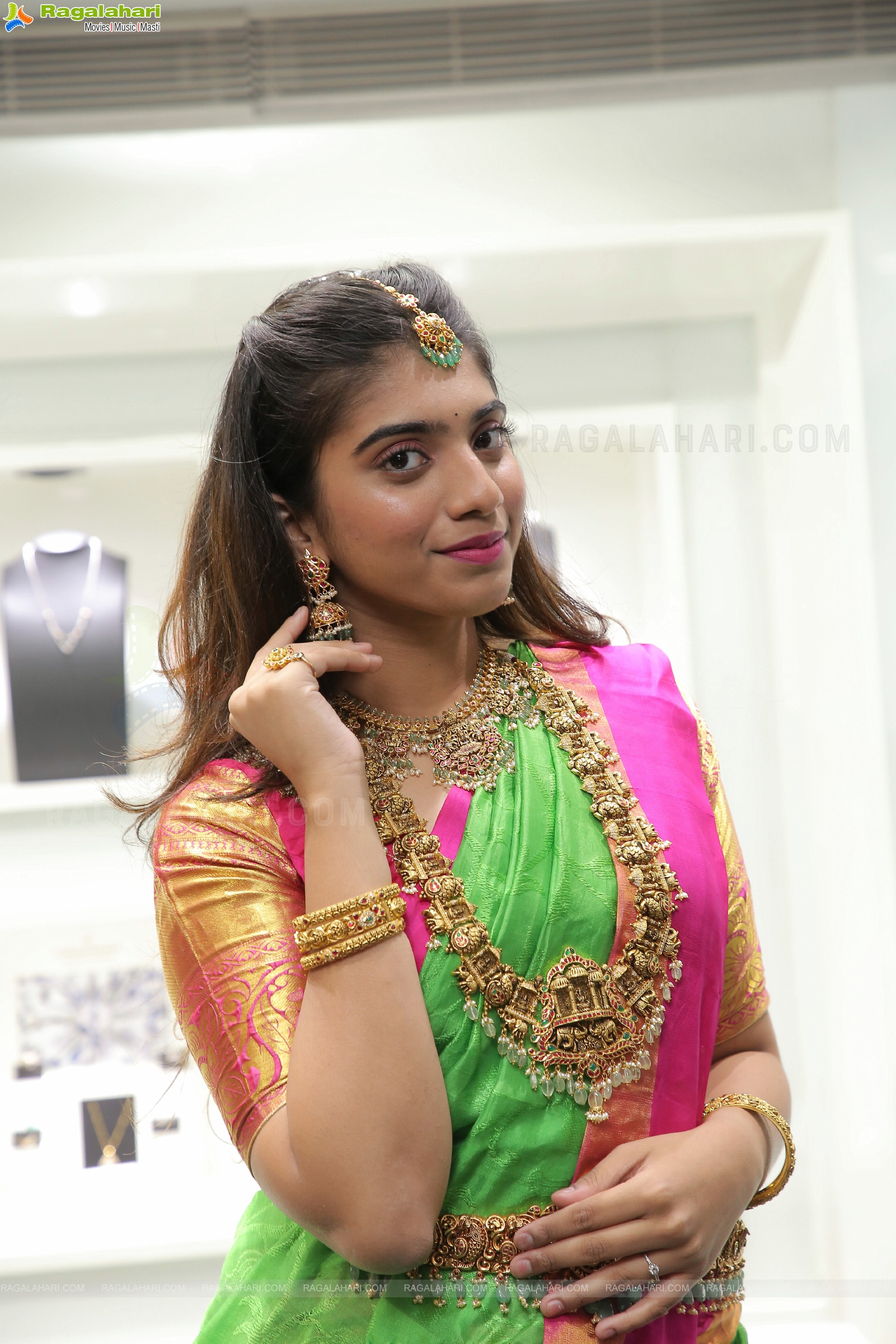 Nikita Choudary Showcases a Collection at Manepally Jewellers Special Diwali Collection Launch