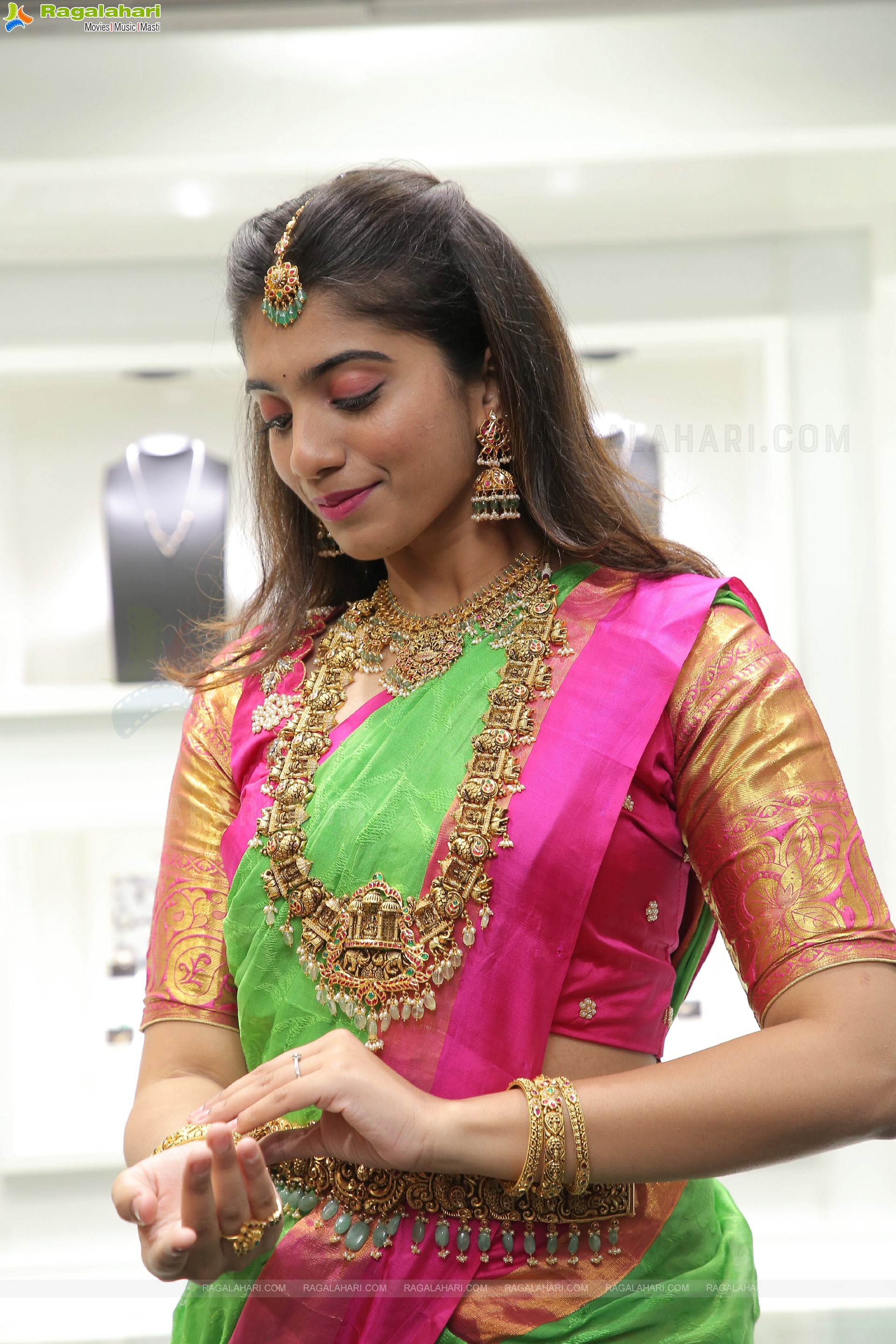 Nikita Choudary Showcases a Collection at Manepally Jewellers Special Diwali Collection Launch