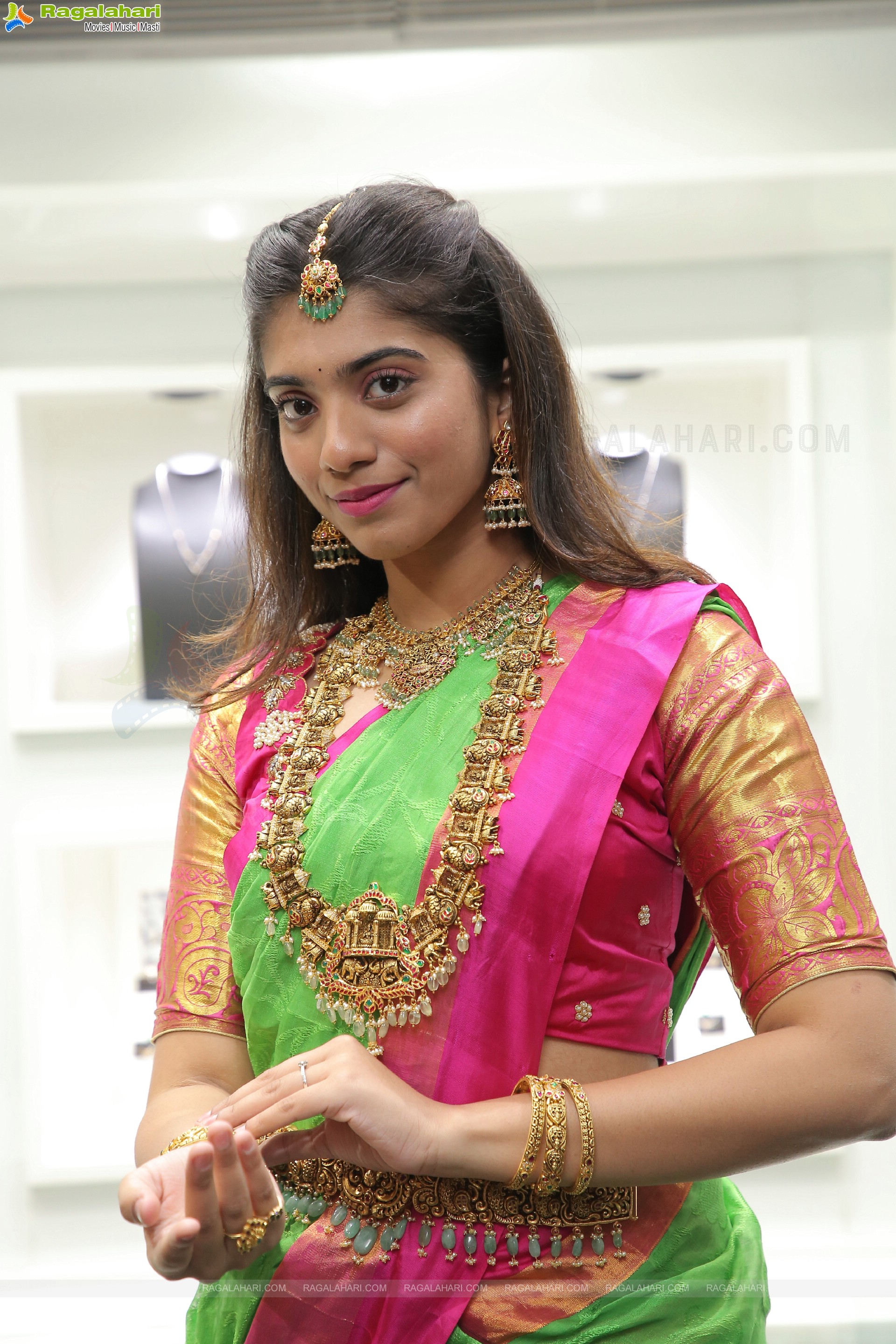 Nikita Choudary Showcases a Collection at Manepally Jewellers Special Diwali Collection Launch