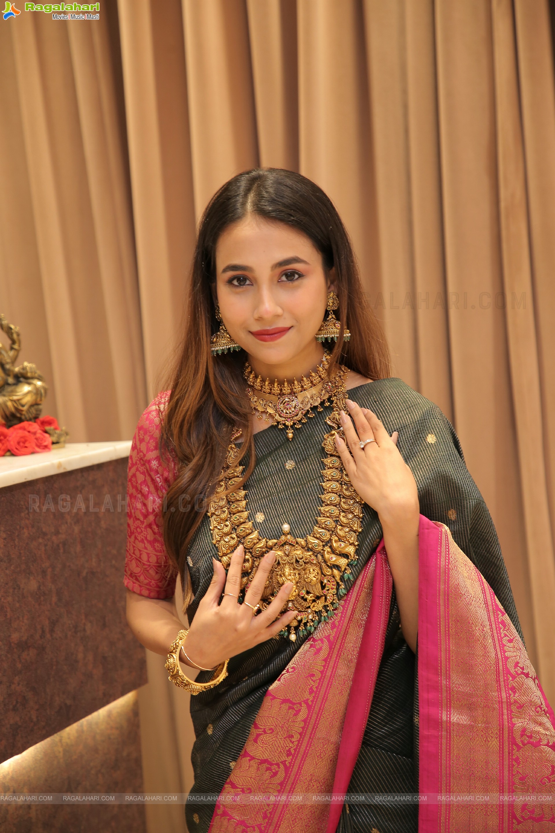 Nishat Shaik at Vega Sri Gold & Diamonds Special Diwali Collection Launch