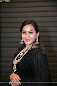 Preethi Singh Poses With Jewellery