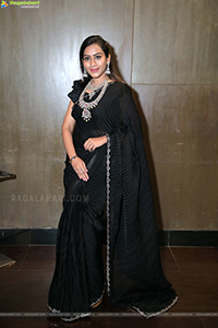 Preethi Singh Poses With Jewellery