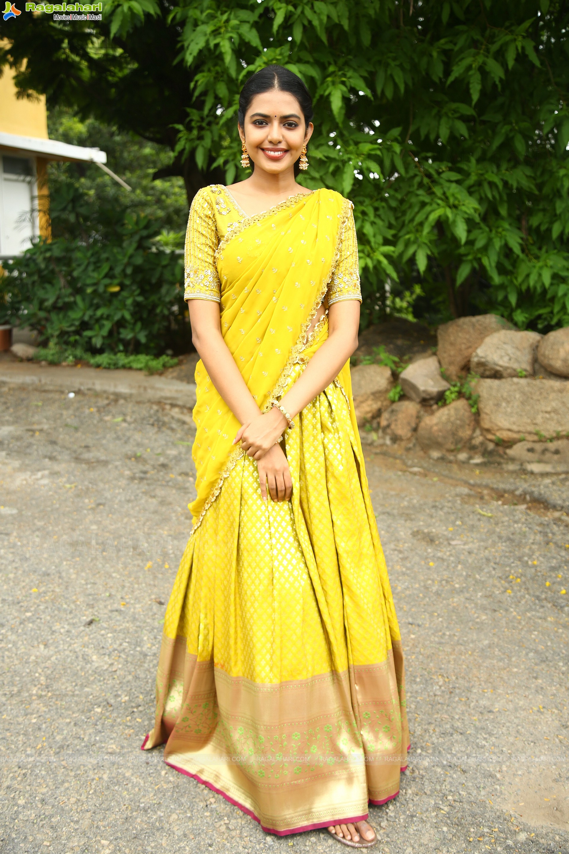Shivani Rajasekhar at Jilebi Movie Opening, HD Photo Gallery