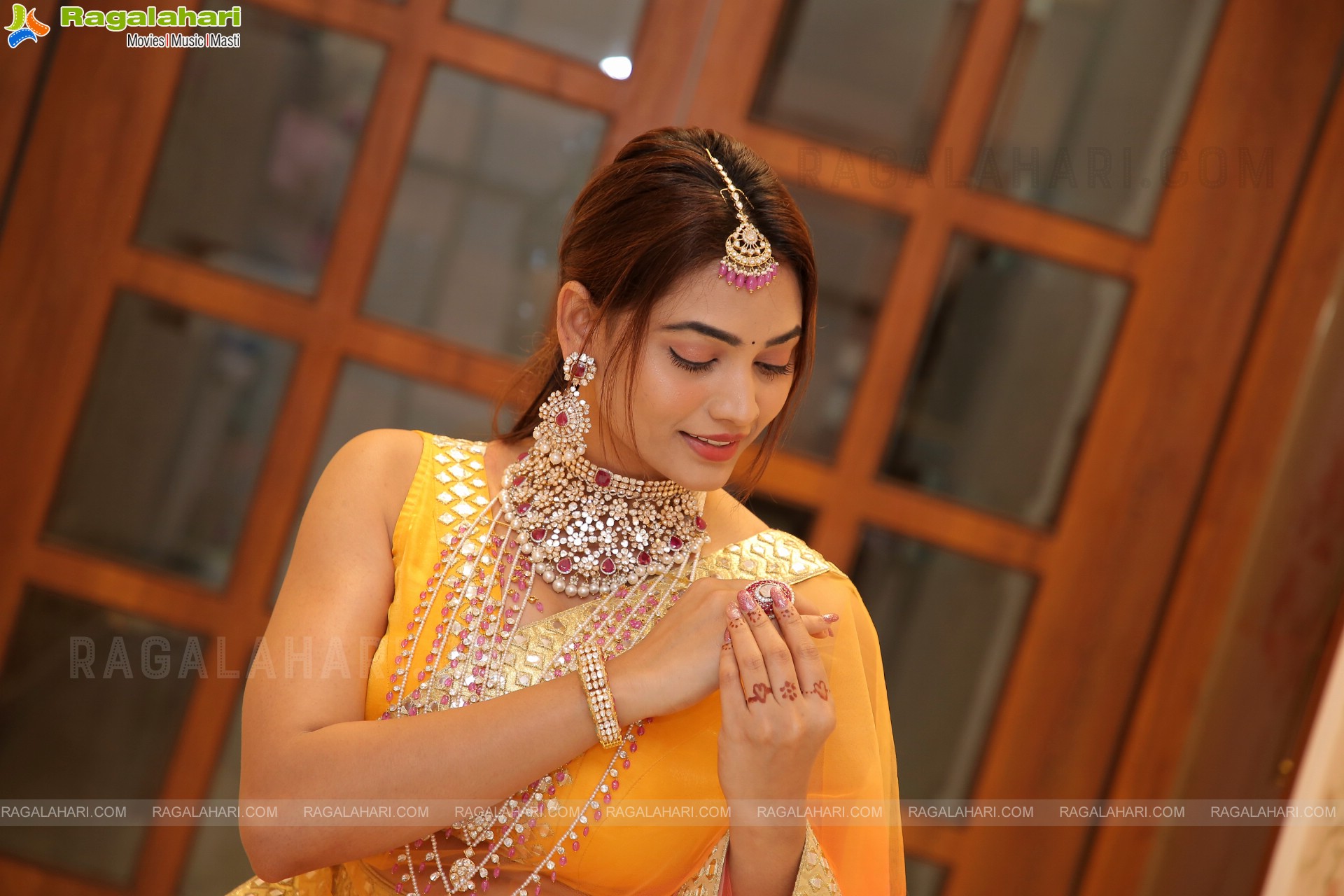 Spandana Palli Showcases a Collection at Vega Sri Gold & Diamonds Special Diwali Collection Launch