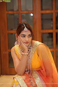 Spandana Palli Poses With Jewellery