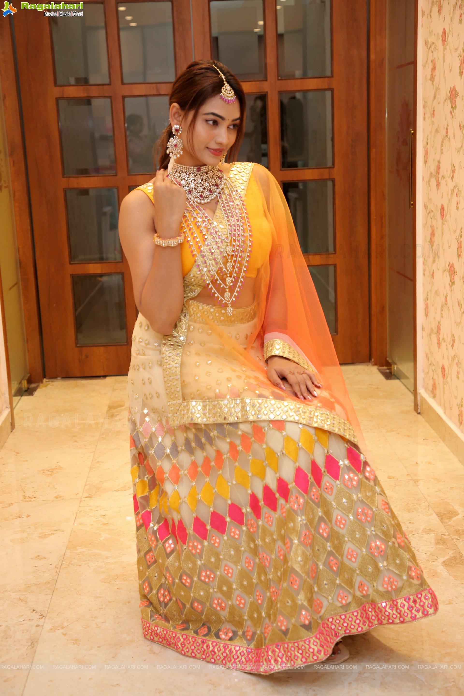 Spandana Palli Showcases a Collection at Vega Sri Gold & Diamonds Special Diwali Collection Launch