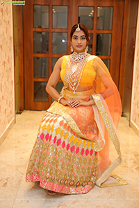 Spandana Palli Poses With Jewellery