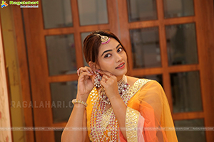 Spandana Palli Poses With Jewellery