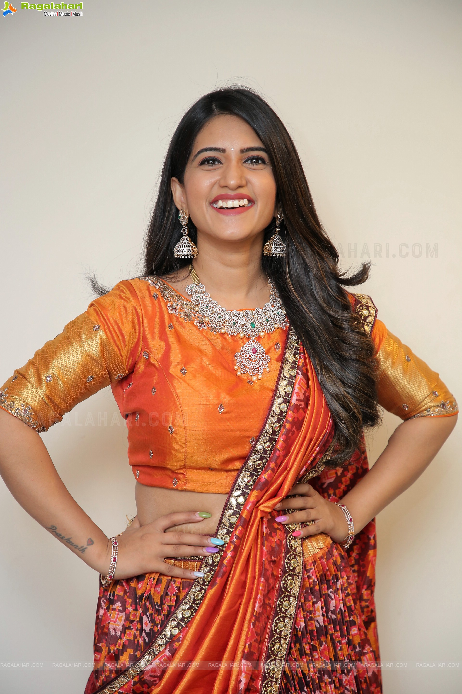 Sravanthi Chokarapu Stills in Traditional Attire, HD Photo Gallery