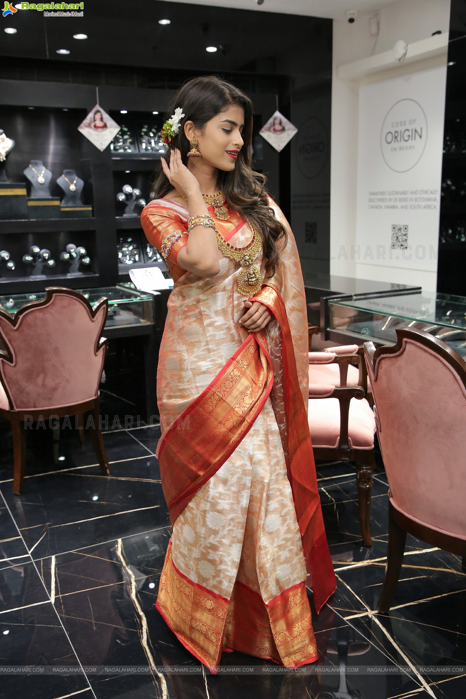 Srilekha Showcases a Collection at Manepally Jewellers Special Diwali Collection Launch, HD Photo Gallery