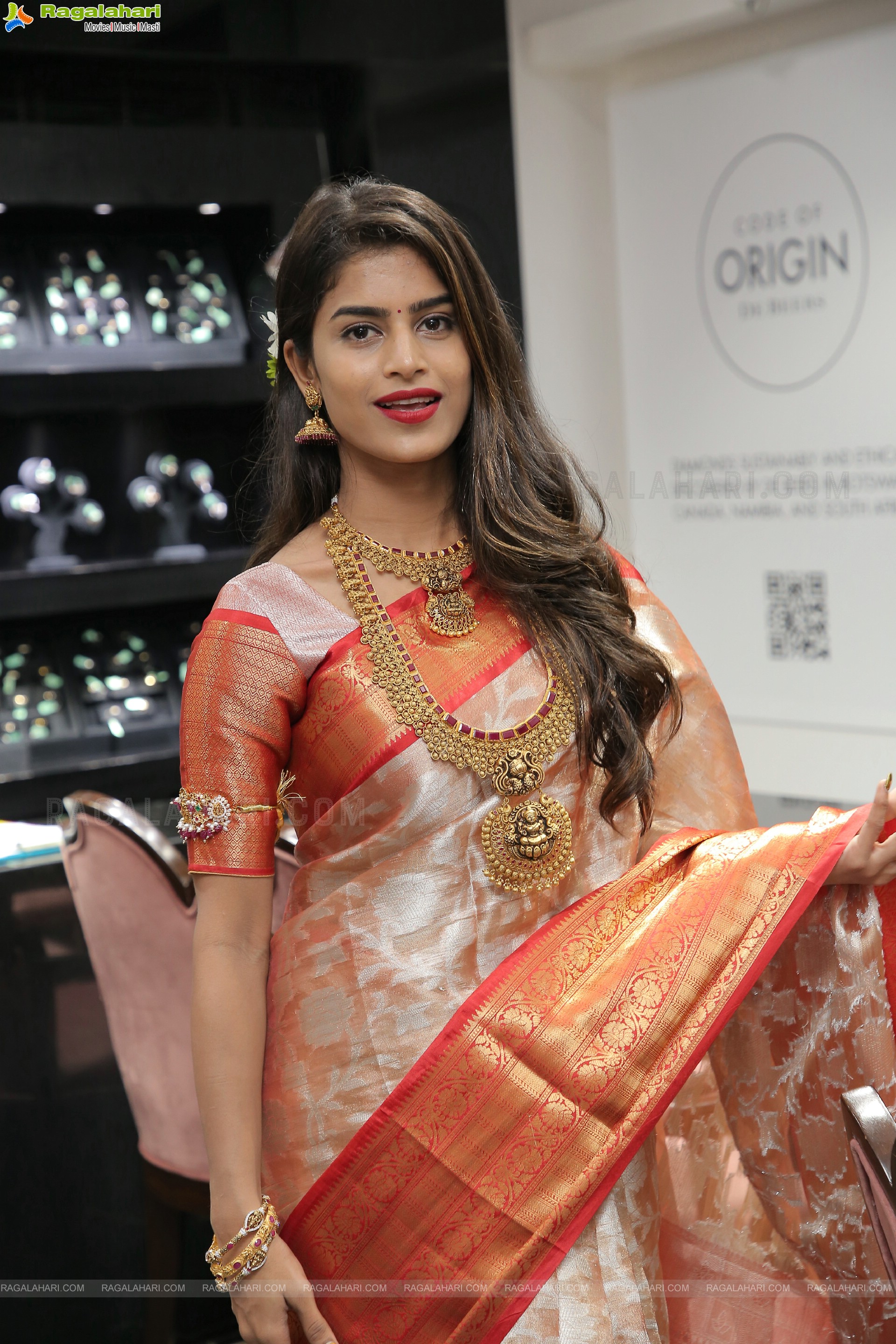 Srilekha Showcases a Collection at Manepally Jewellers Special Diwali Collection Launch, HD Photo Gallery