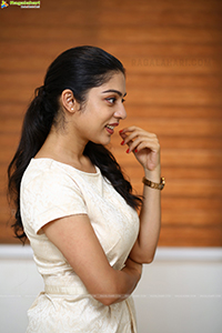 Varsha Bollamma at Swathi Muthyam Interview