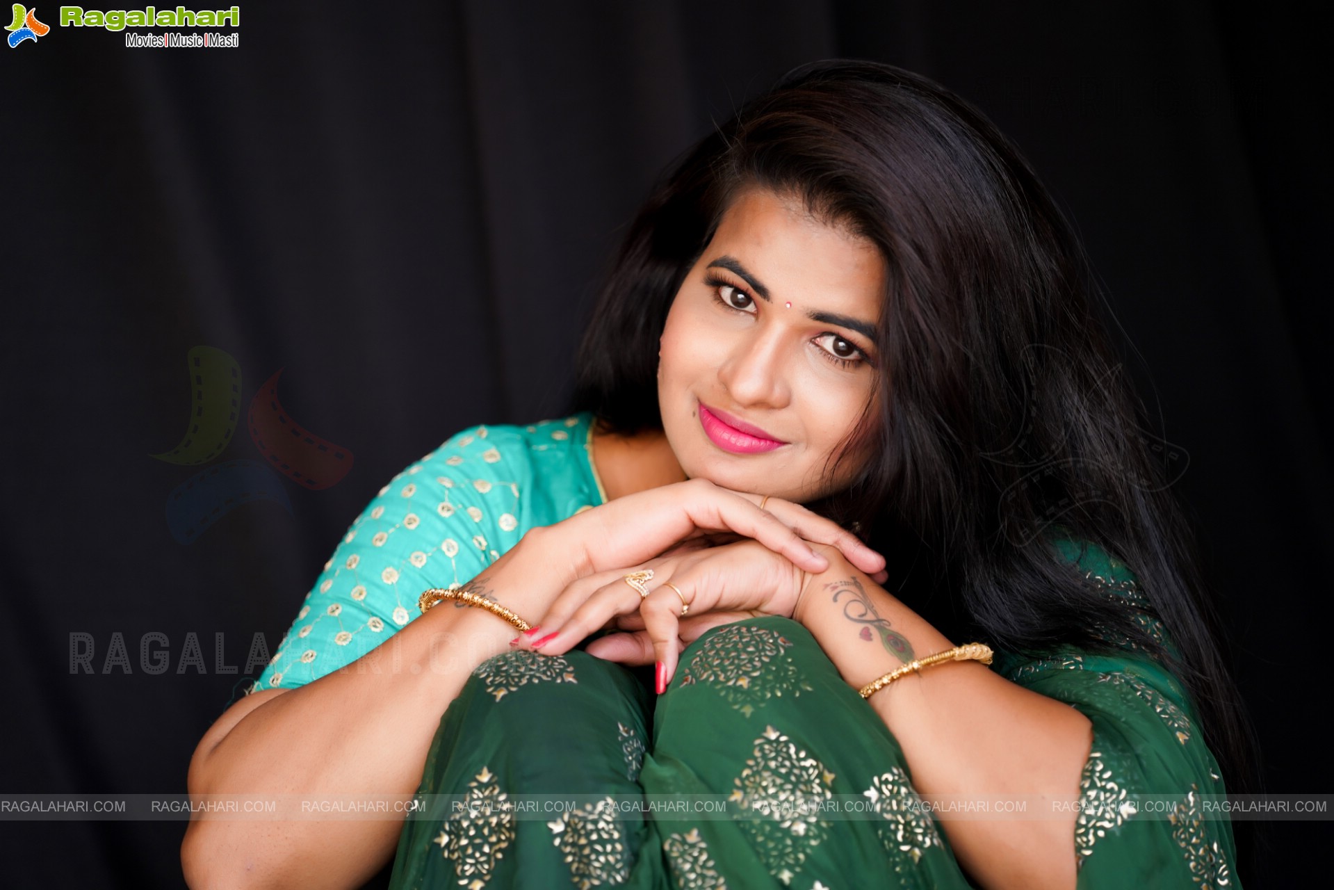 Anusha Venugopal in Beautiful Green Saree, Exclusive Photo Shoot