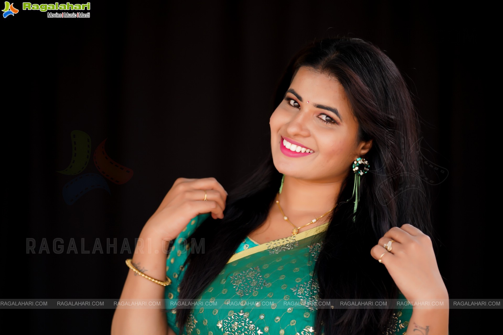 Anusha Venugopal in Beautiful Green Saree, Exclusive Photo Shoot