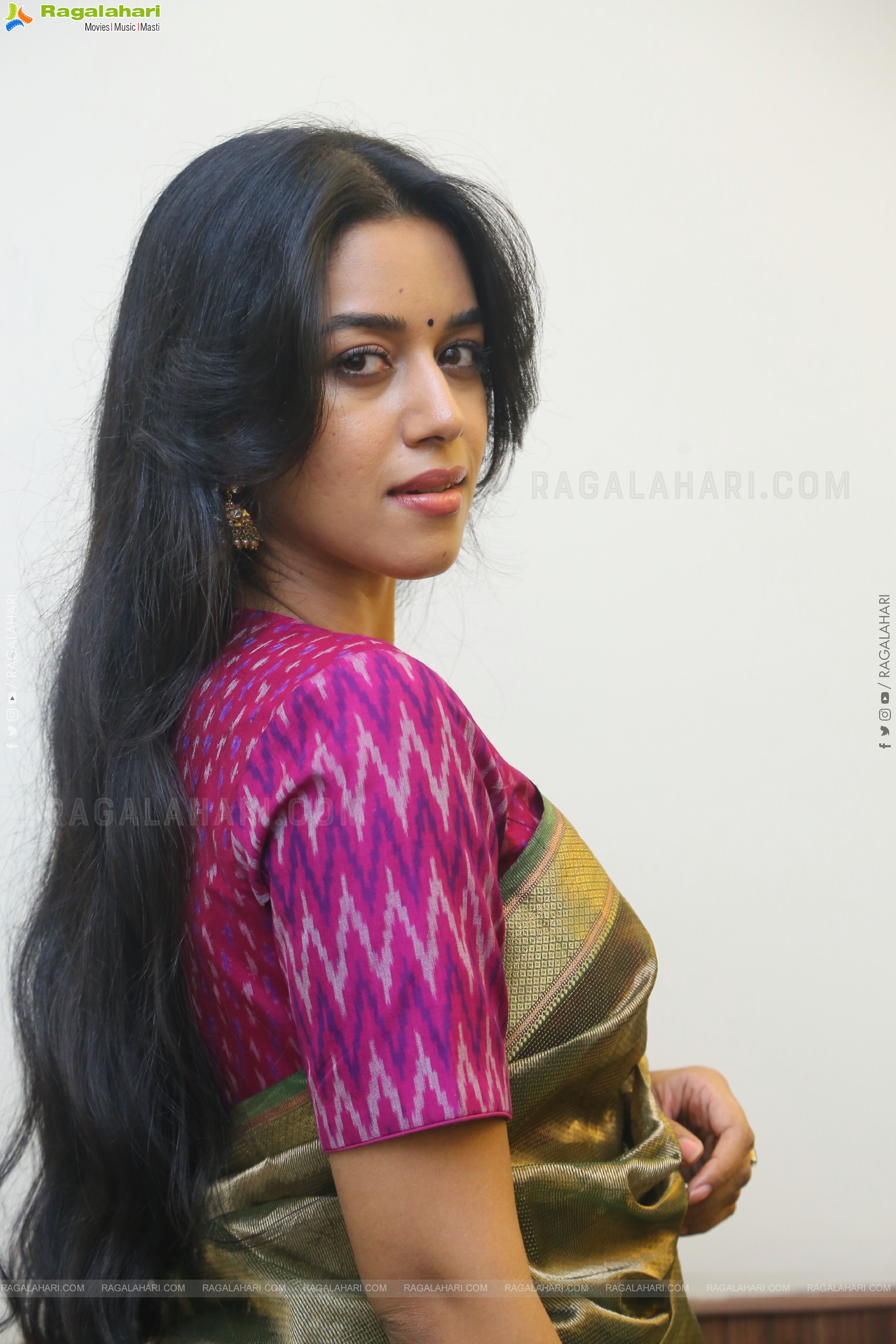 Mirnalini Ravi at Maama Mascheendra Pre Release Event, HD Gallery