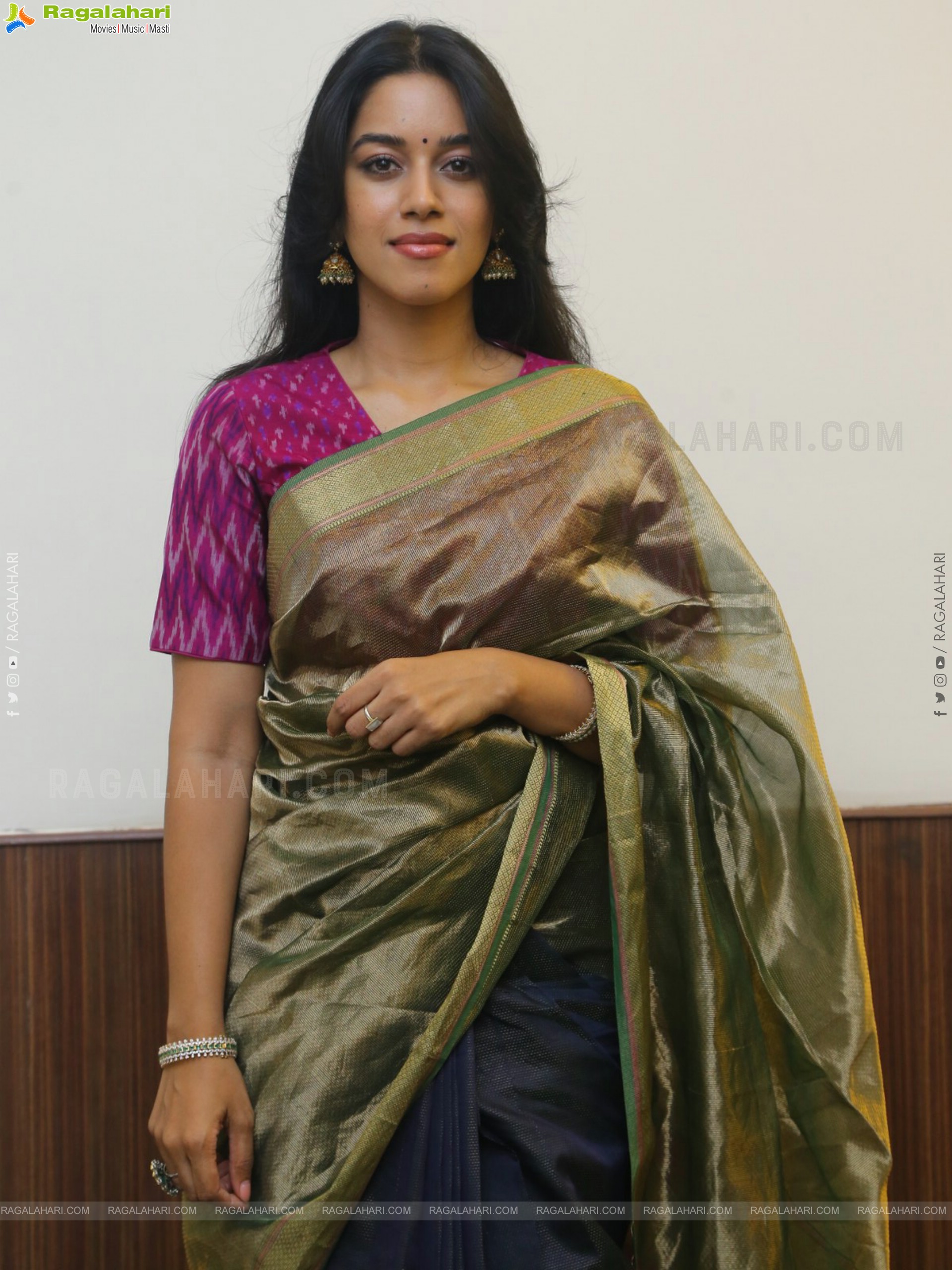 Mirnalini Ravi at Maama Mascheendra Pre Release Event, HD Gallery