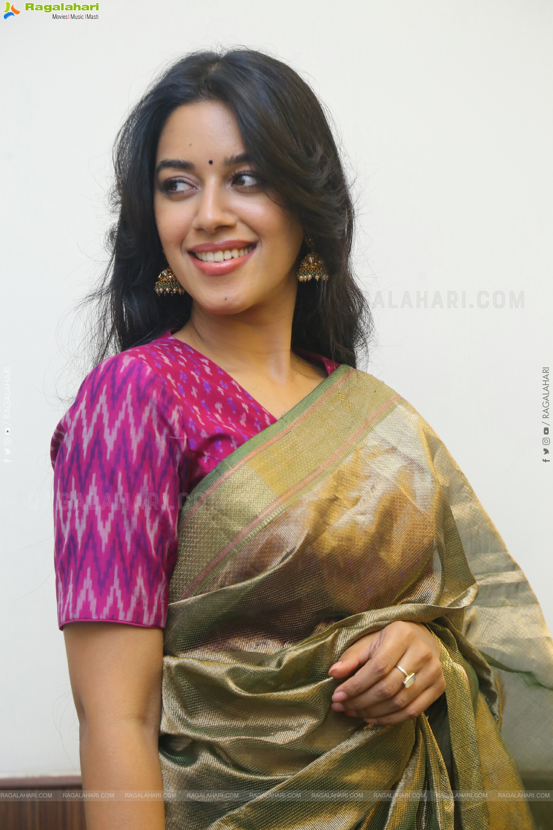 Mirnalini Ravi at Maama Mascheendra Pre Release Event, HD Gallery