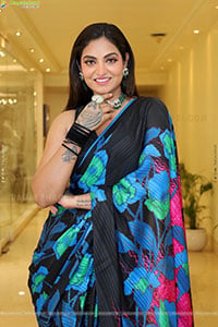 Sharon Fernandes at Sutraa Exhibition, HD Gallery